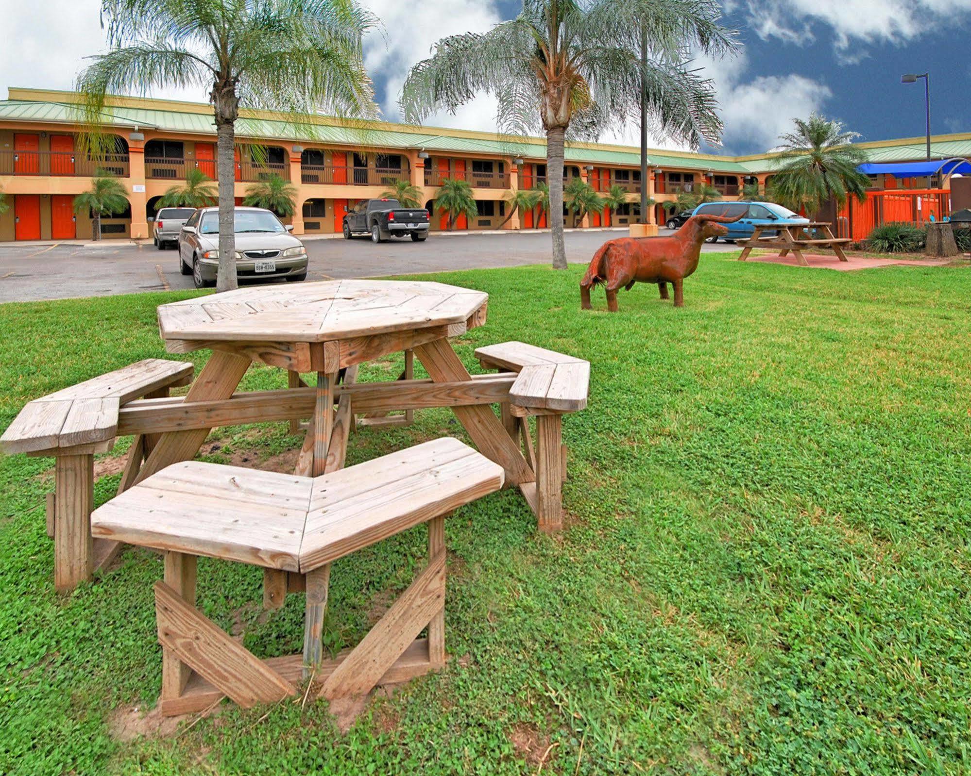 Texas Inn Harlingen Exterior foto